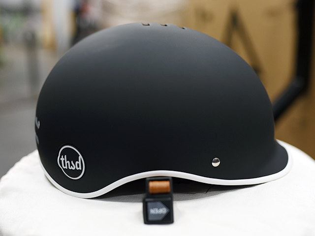 Thousand helmet Carbon Black