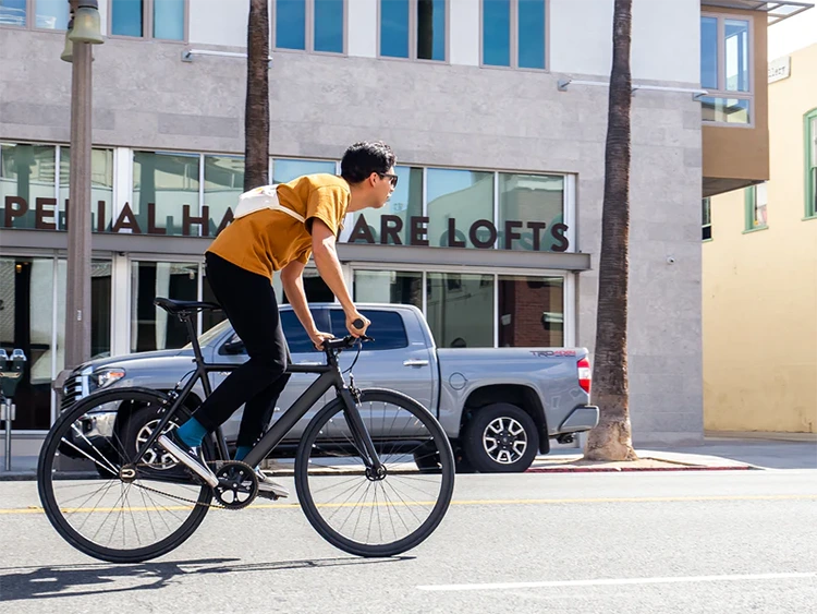 man in yellow shirt riding a 6ku fixie bike
