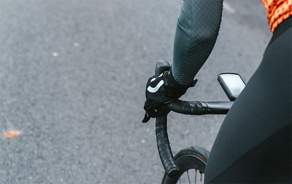 Drop bars allow the rider to be more aerodynamic